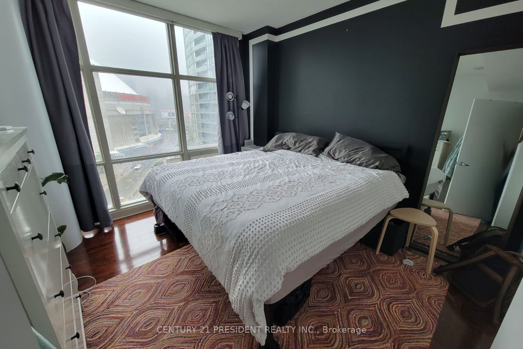10 Navy Wharf Crt, #906