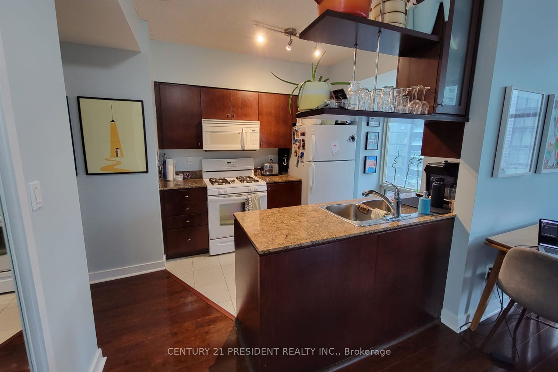 10 Navy Wharf Crt, #906