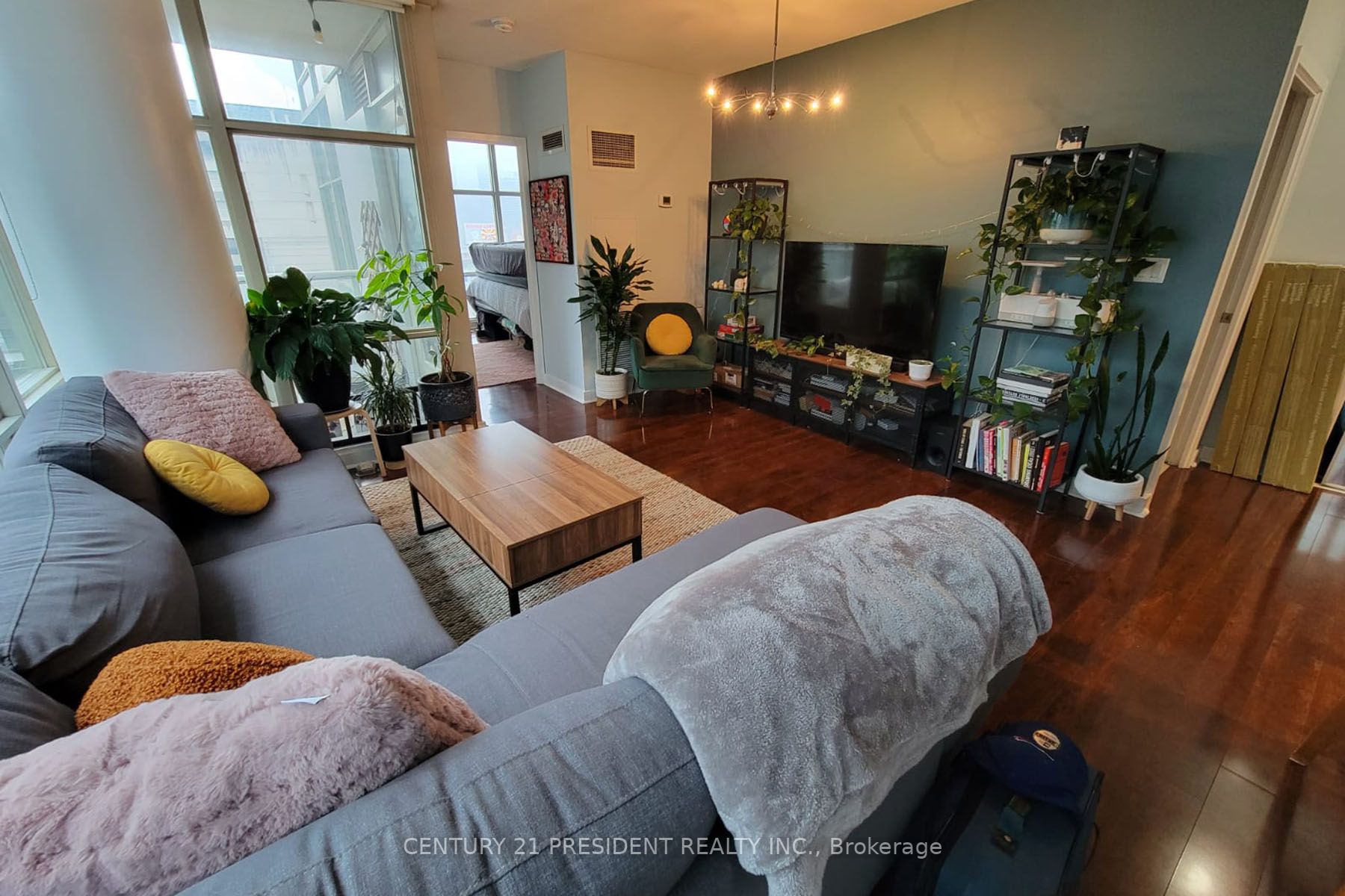 10 Navy Wharf Crt, #906