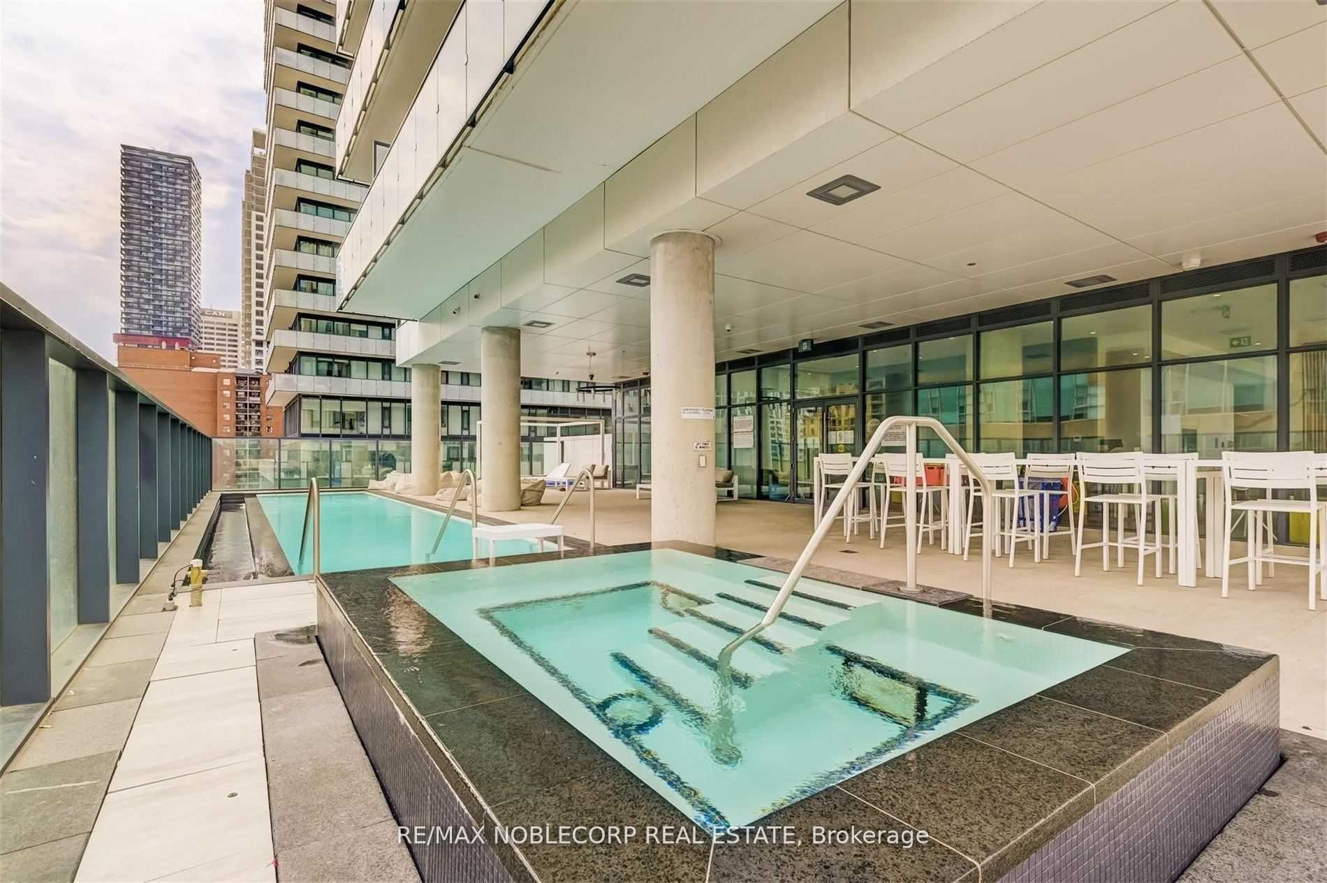 185 Roehampton Avenue, #2012