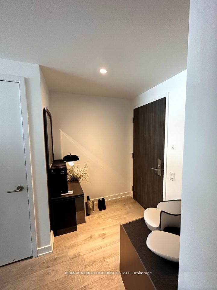 185 Roehampton Avenue, #2012