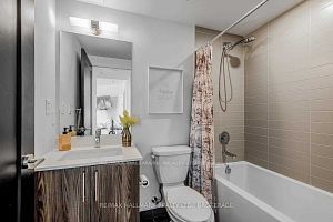 27 Bathurst St, #1001