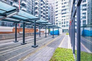 27 Bathurst St, #1001