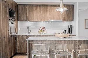 27 Bathurst St, #1001