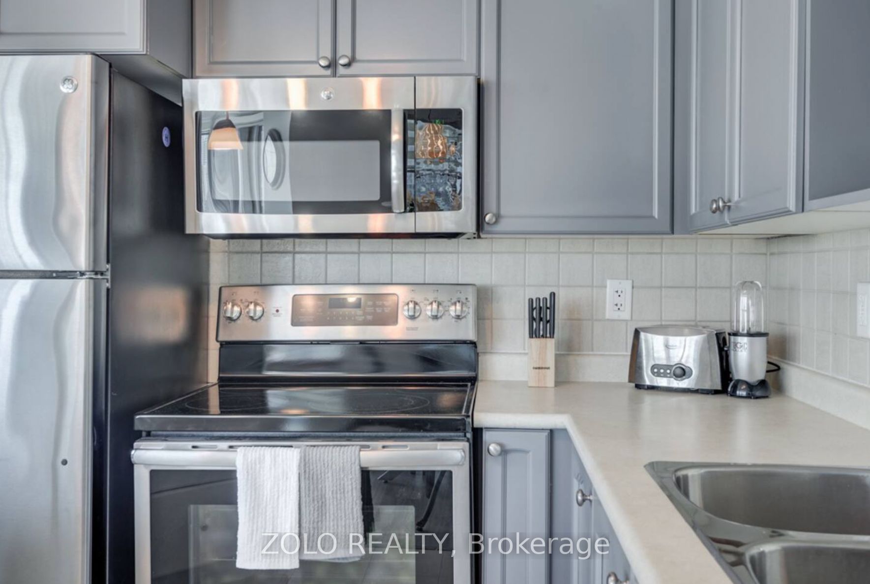 18 Yonge St, #2503
