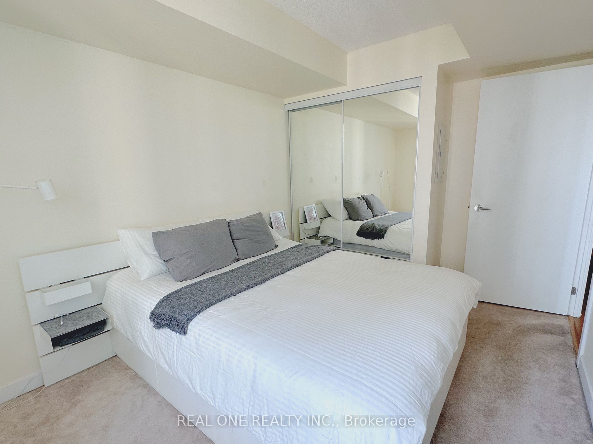 33 Bay St, #1607