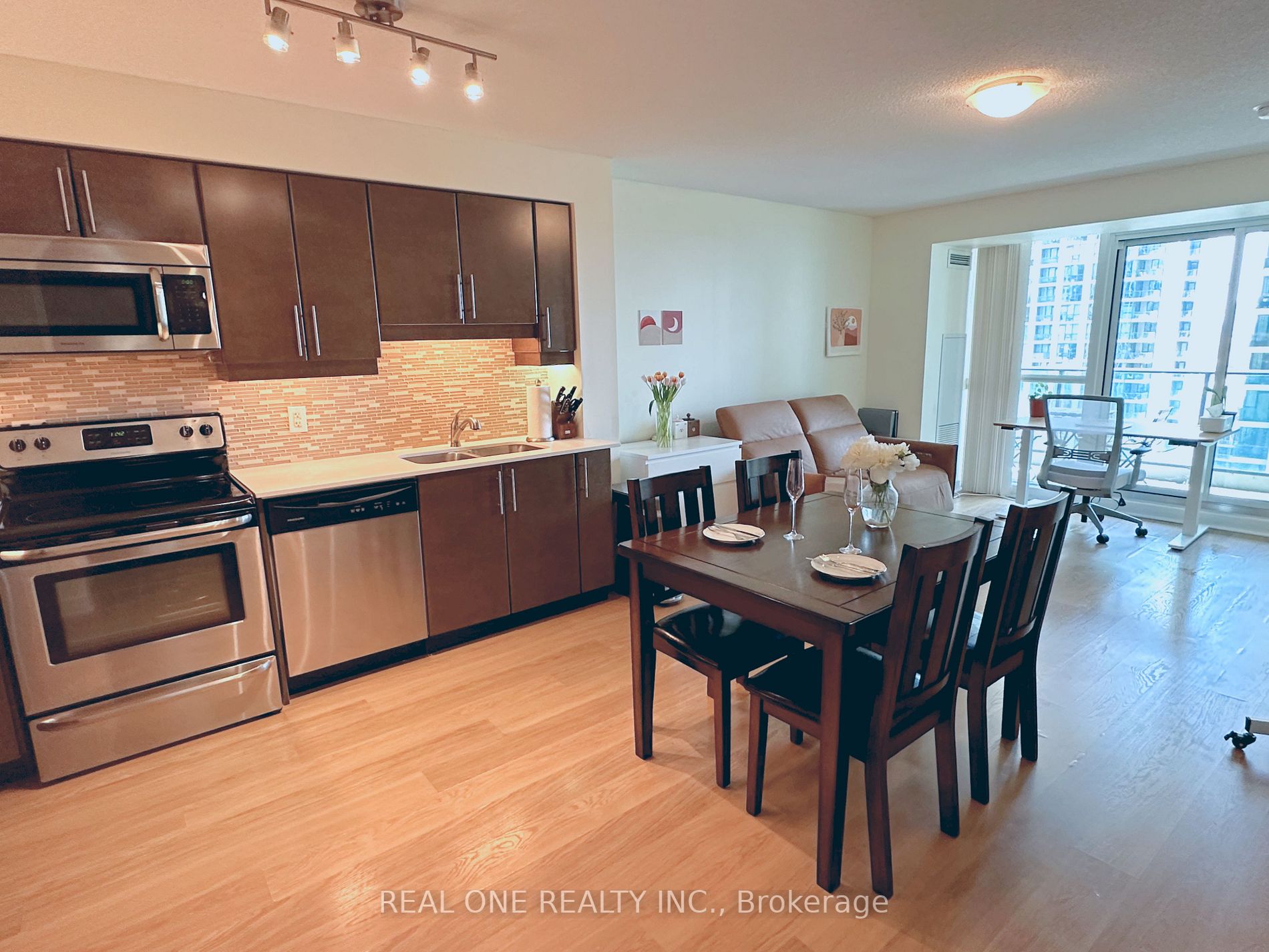 33 Bay St, #1607