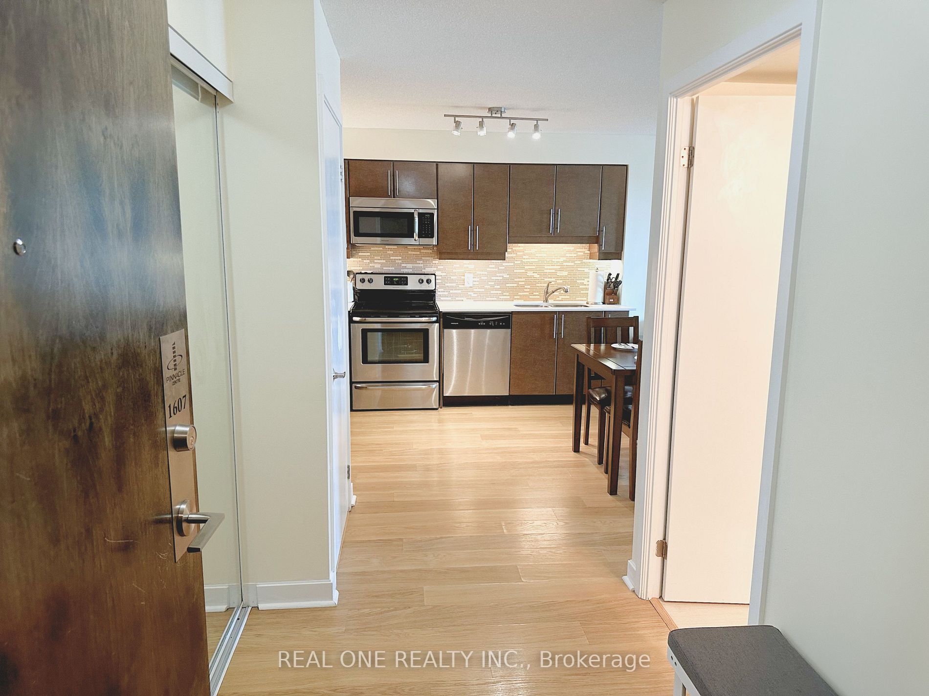 33 Bay St, #1607