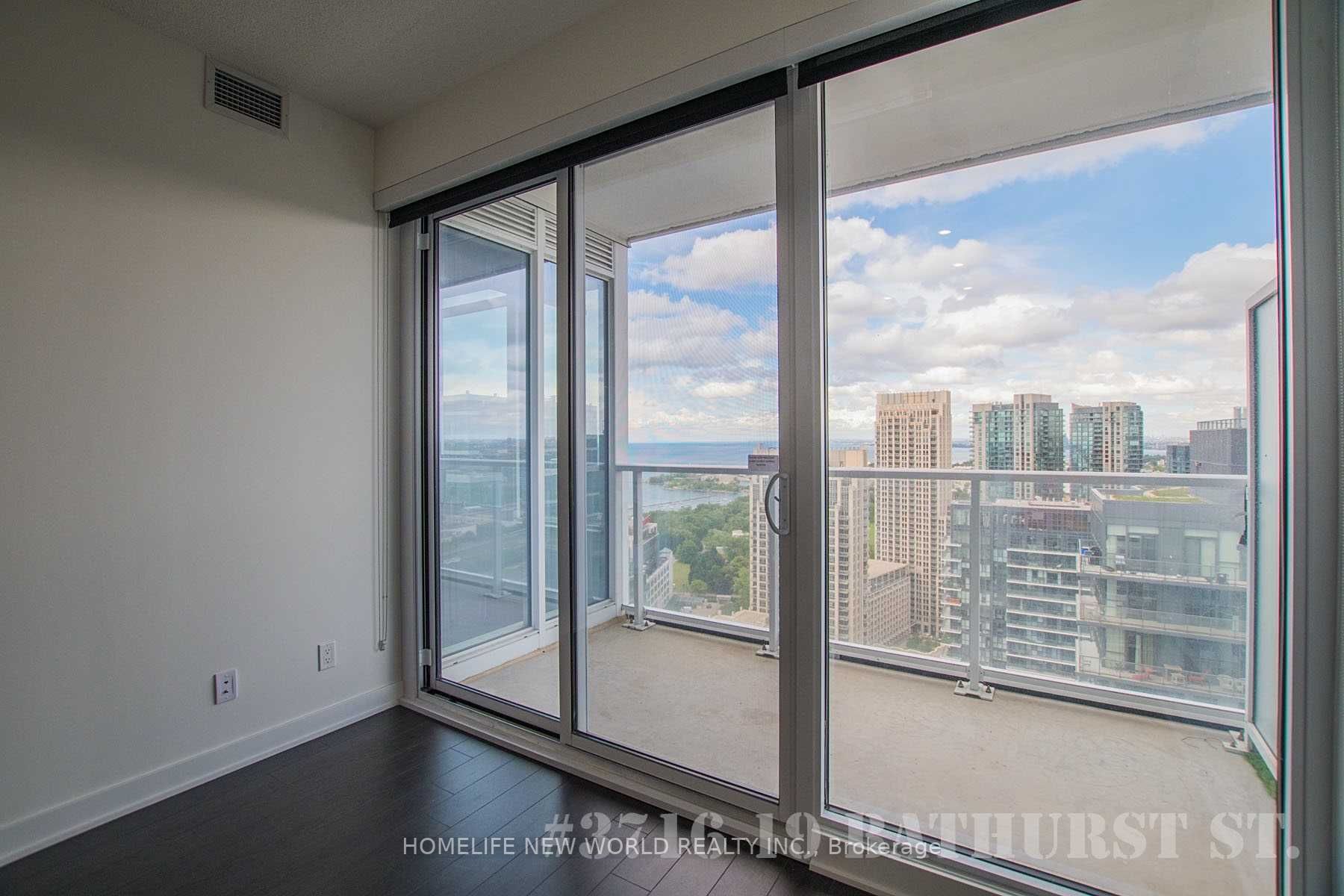 19 Bathurst Street #3716