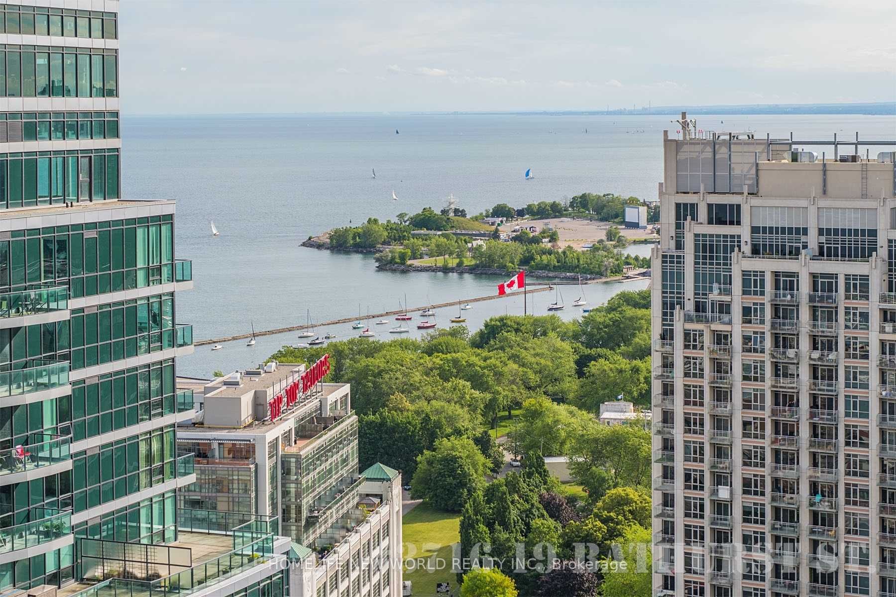 19 Bathurst Street #3716