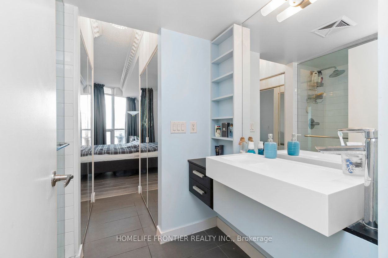 38 Dan Leckie Way, #1708