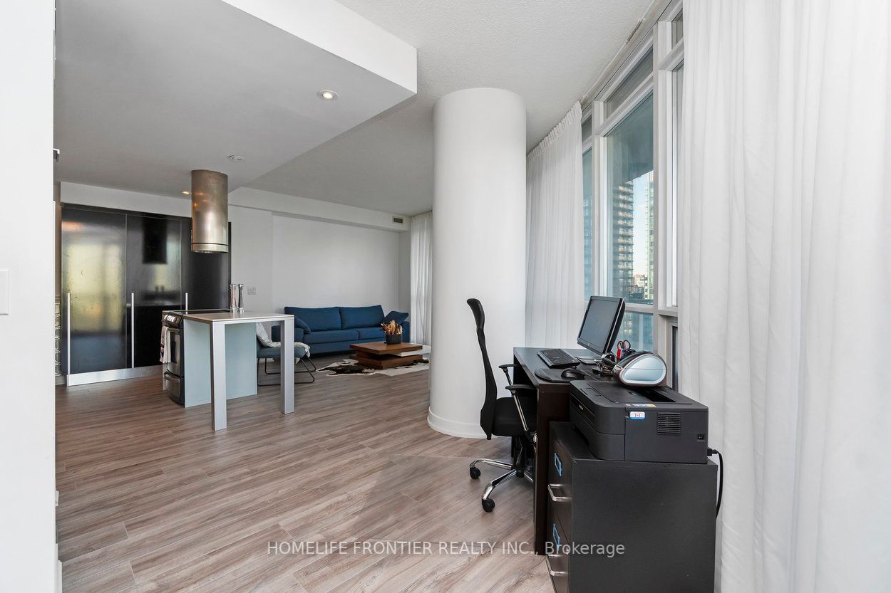38 Dan Leckie Way, #1708
