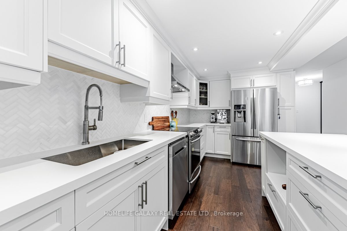 215 Wynford Dr, #404