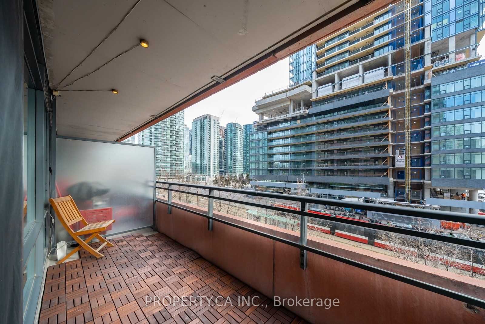 4K Spadina Ave, #317