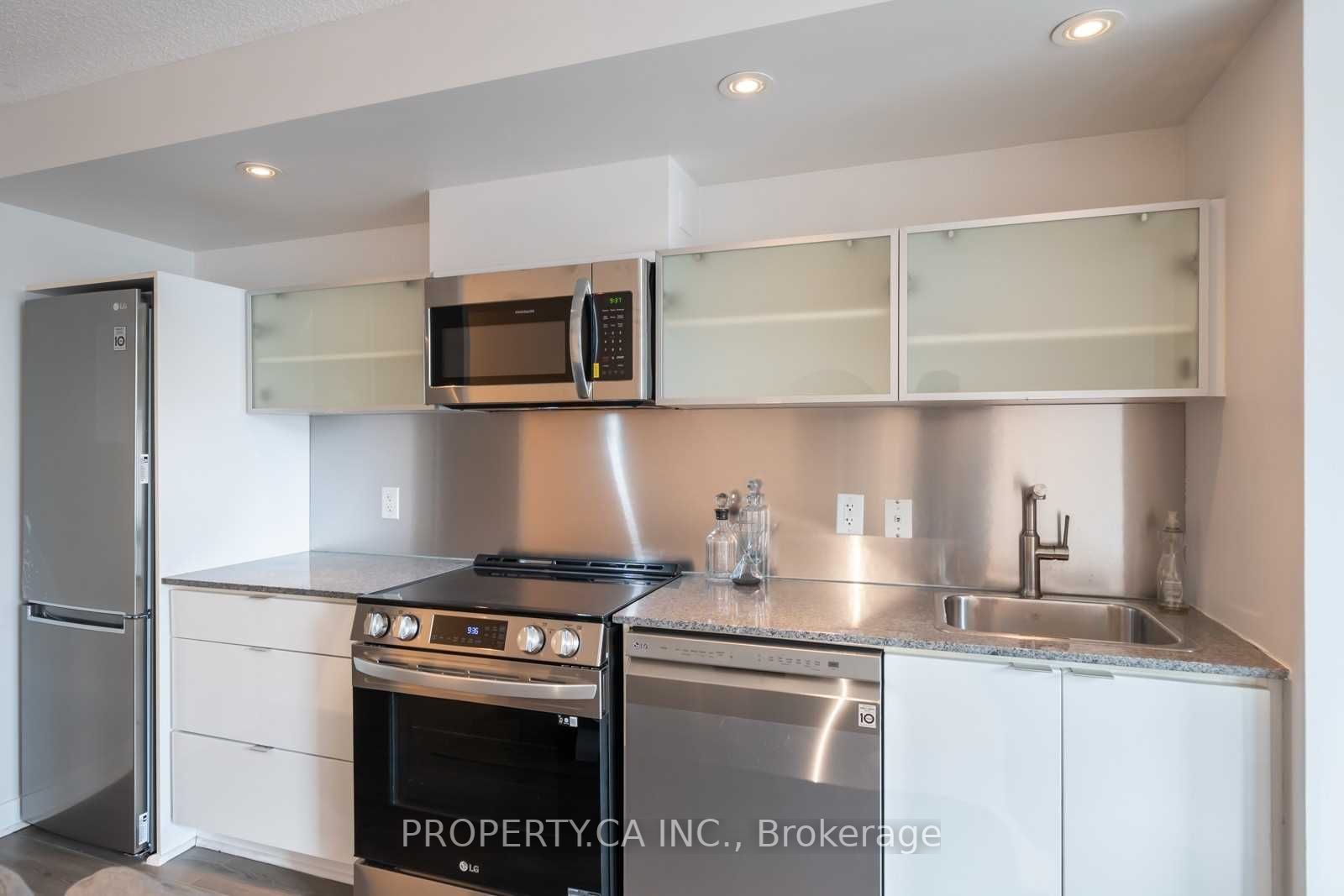 4K Spadina Ave, #317