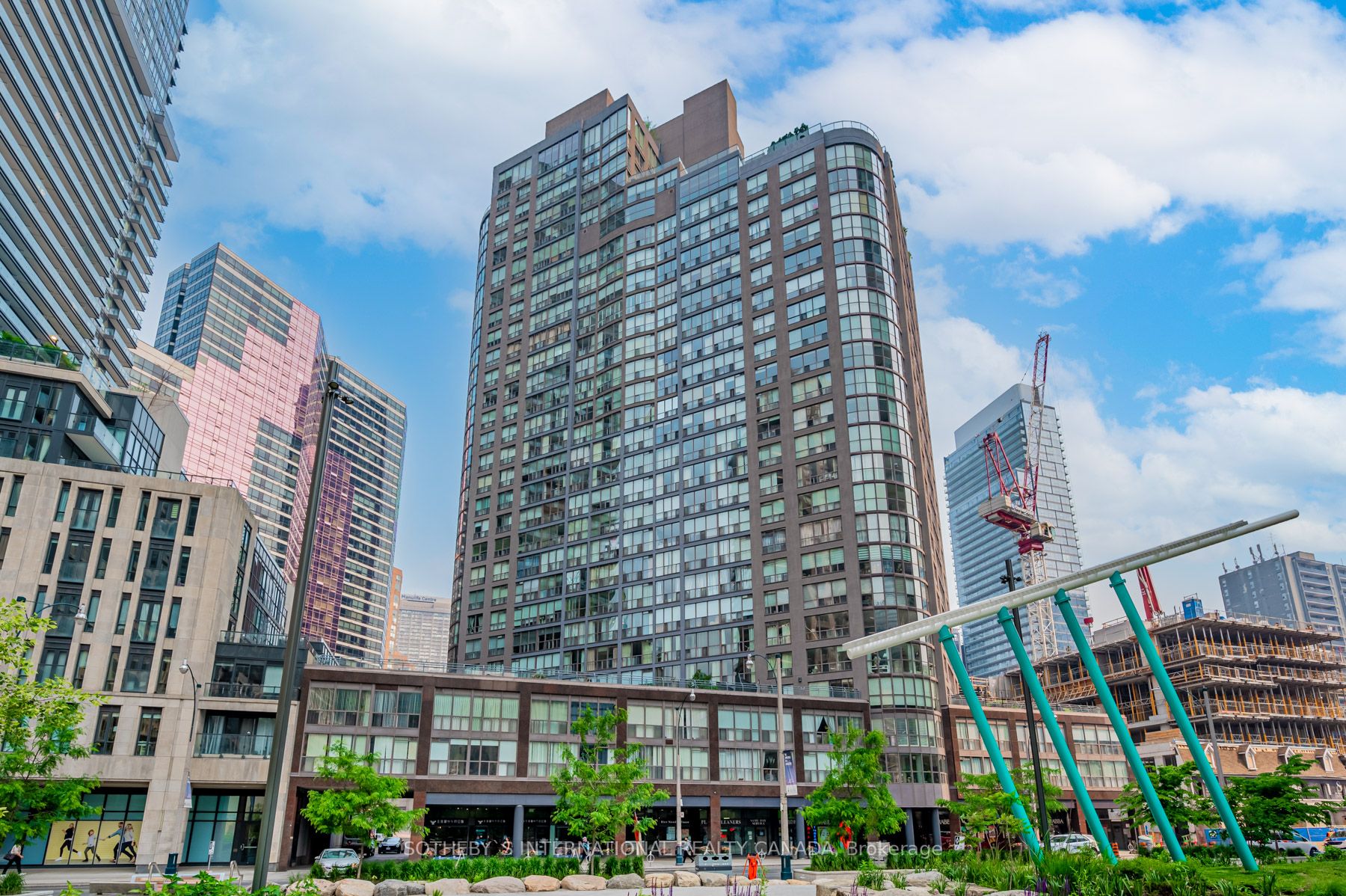 24 Wellesley St W, #2214