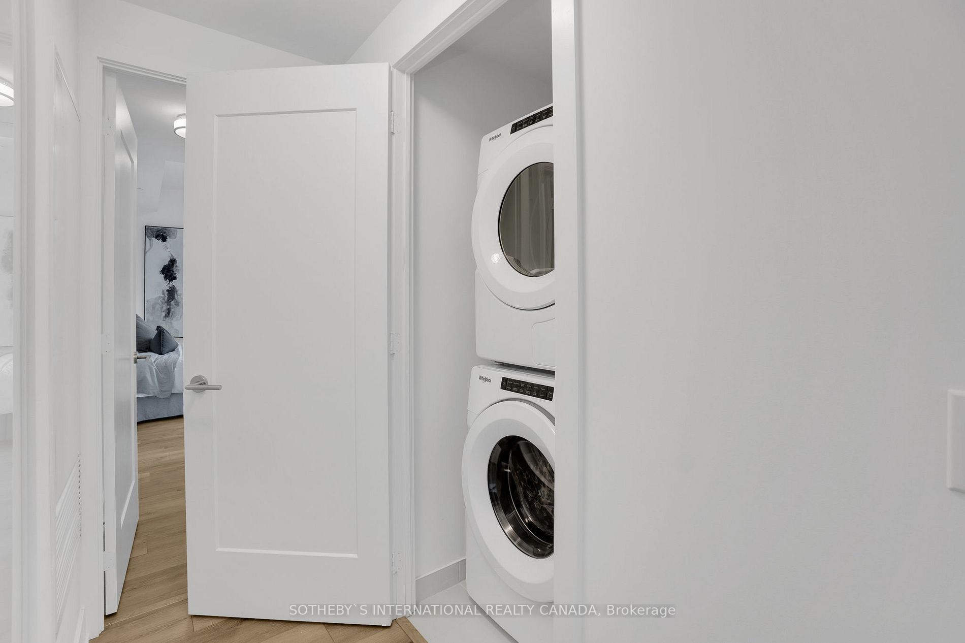 585 Bloor St E, #218