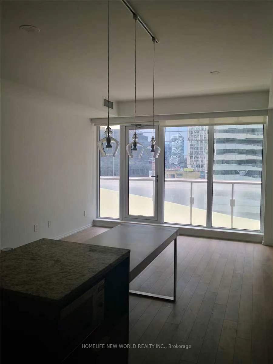 197 Yonge St, #1406
