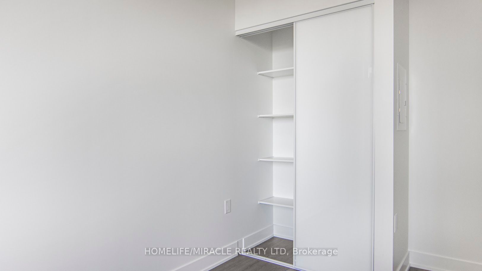 575 Bloor St E, #2905