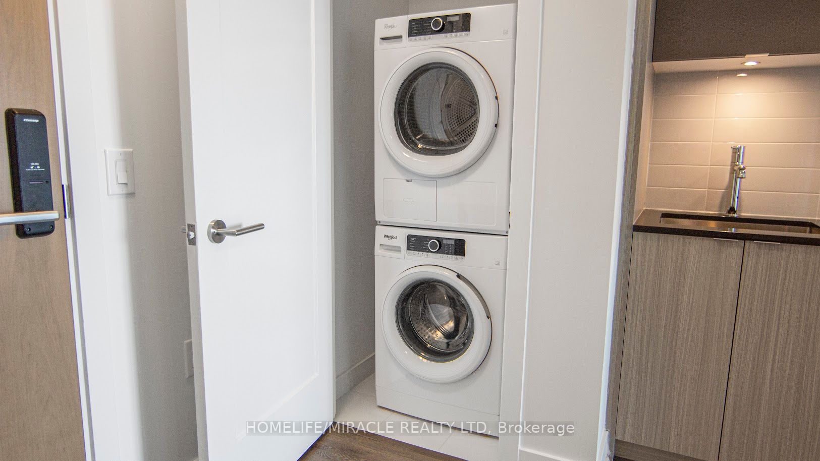 575 Bloor St E, #2905