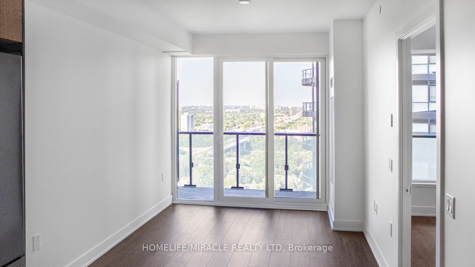 575 Bloor St E, #2905
