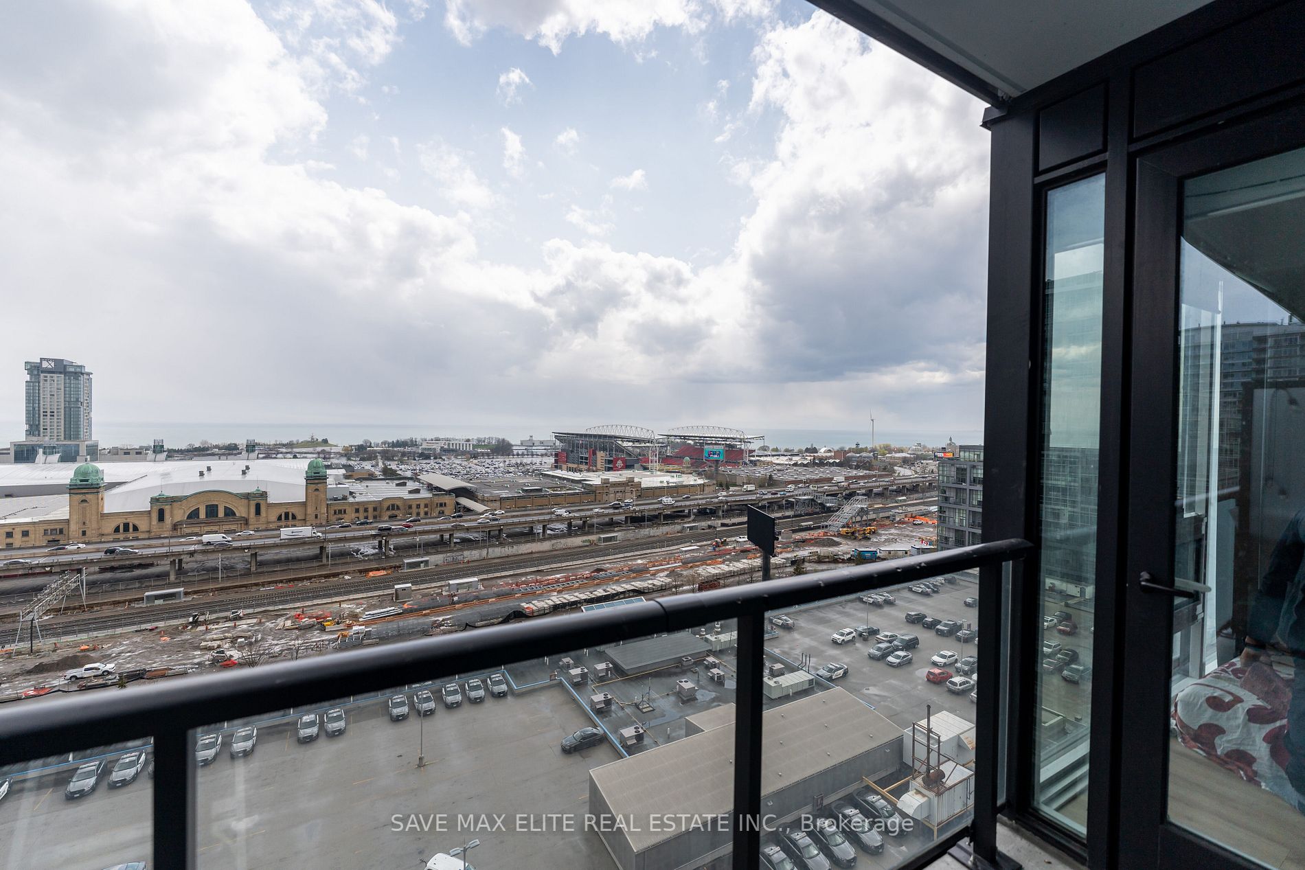 135 East Liberty St, #1202