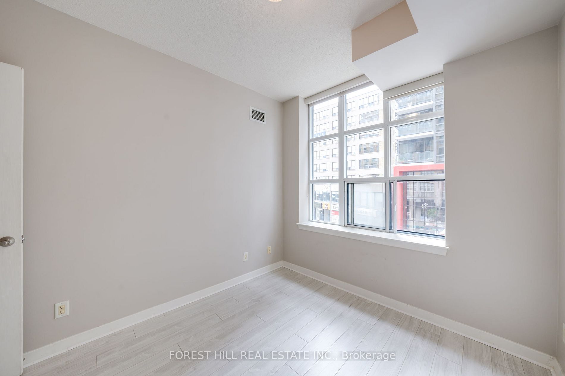 438 Richmond Street W, #219