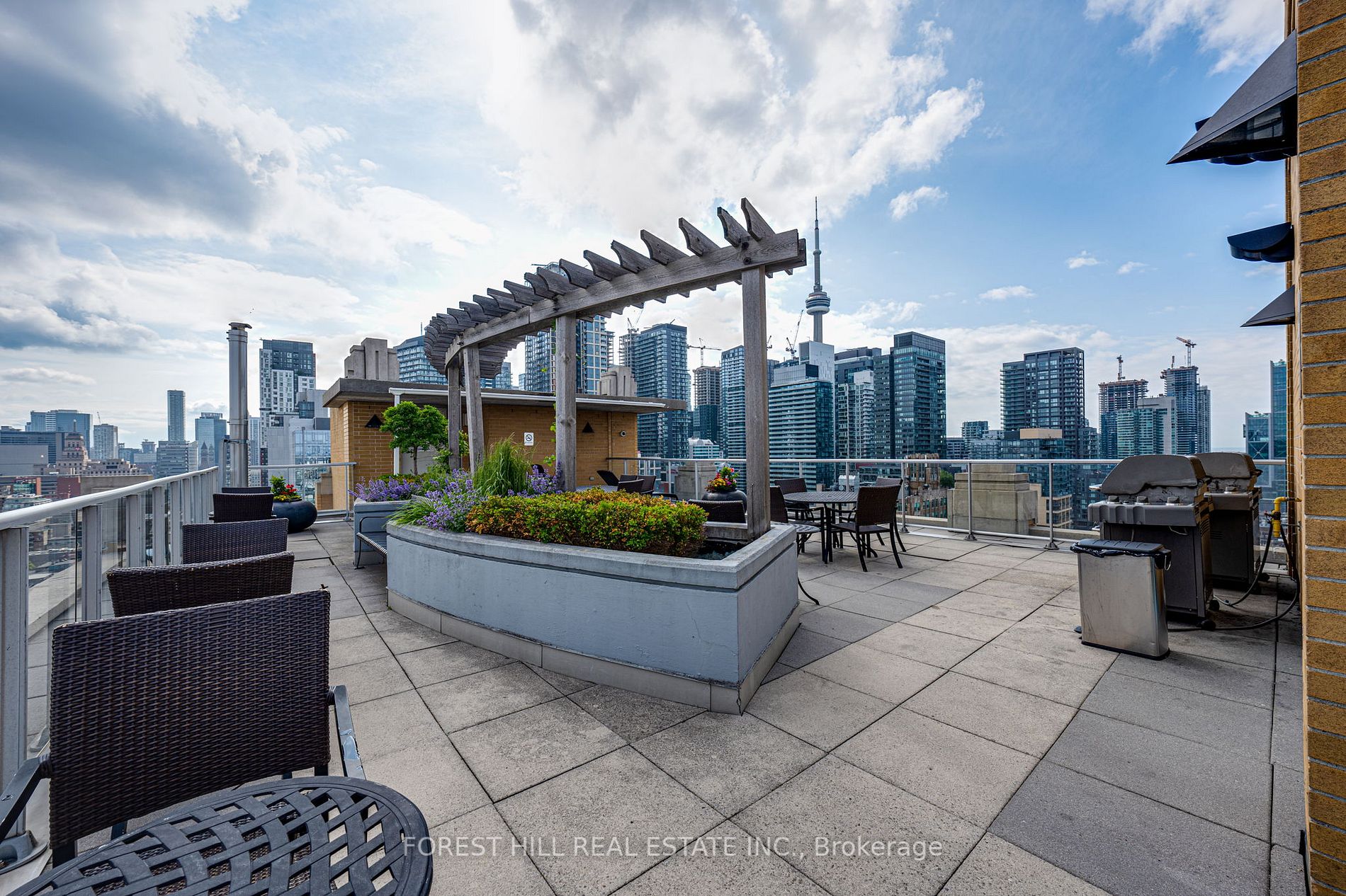 438 Richmond Street W, #219