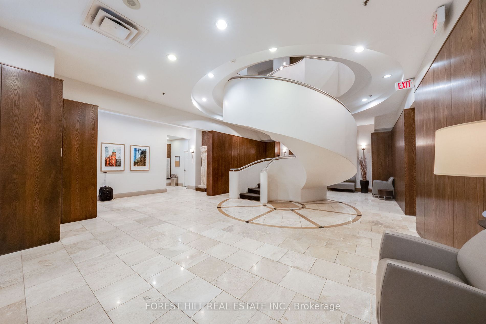 438 Richmond Street W, #219