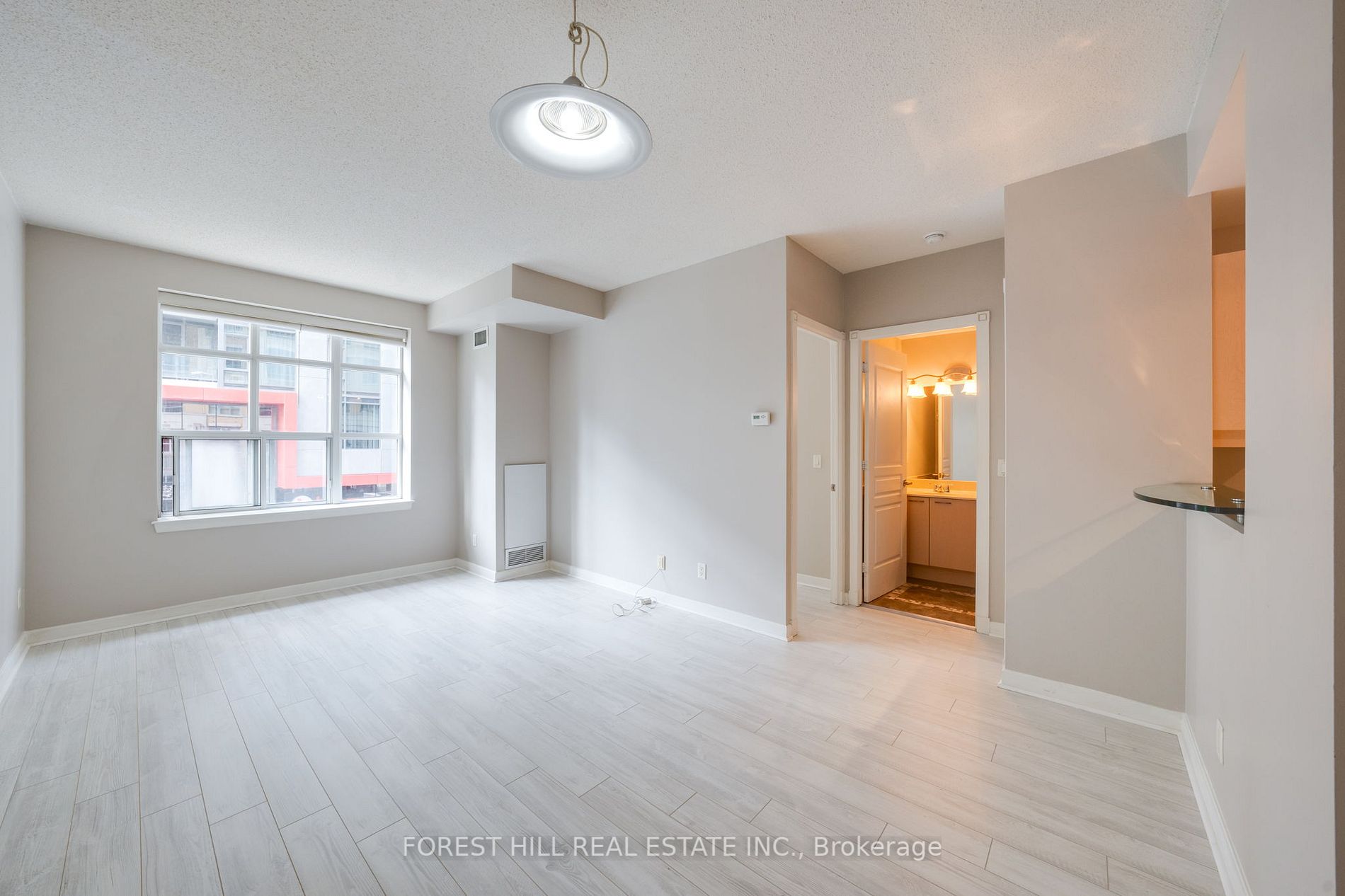 438 Richmond Street W, #219