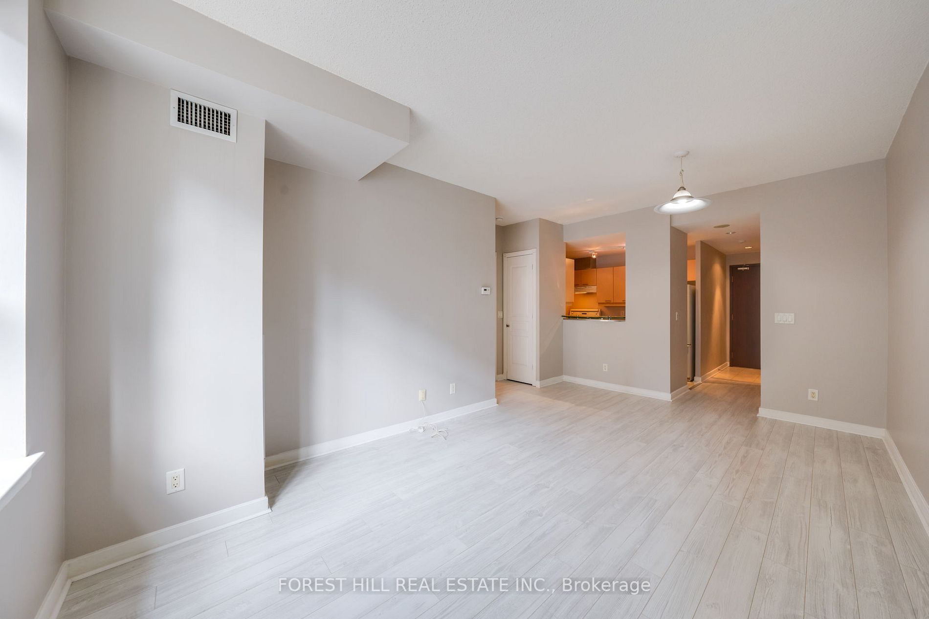 438 Richmond Street W, #219