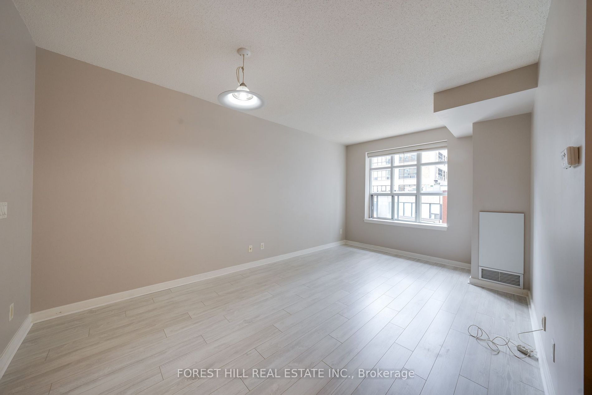 438 Richmond Street W, #219