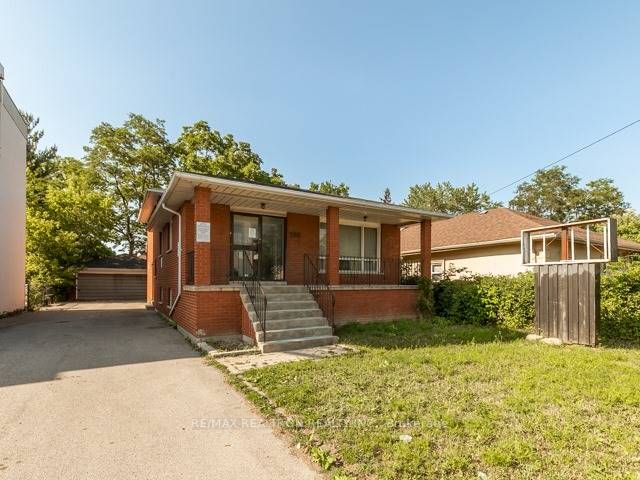 290 Sheppard Ave W