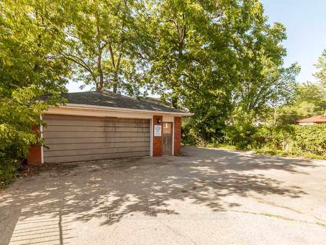 290 Sheppard Ave W