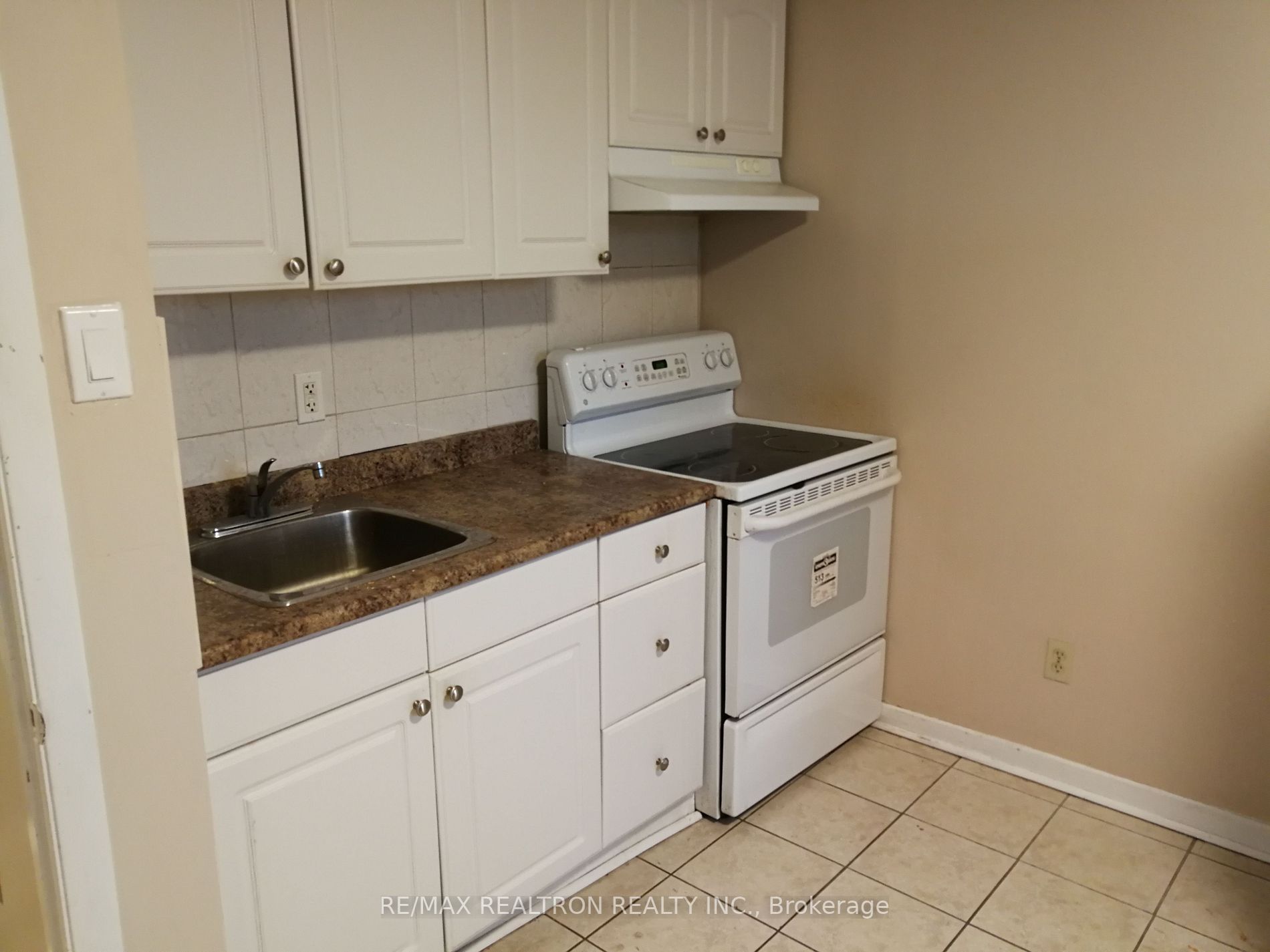 290 Sheppard Ave W