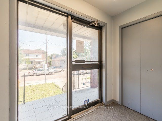 290 Sheppard Ave W