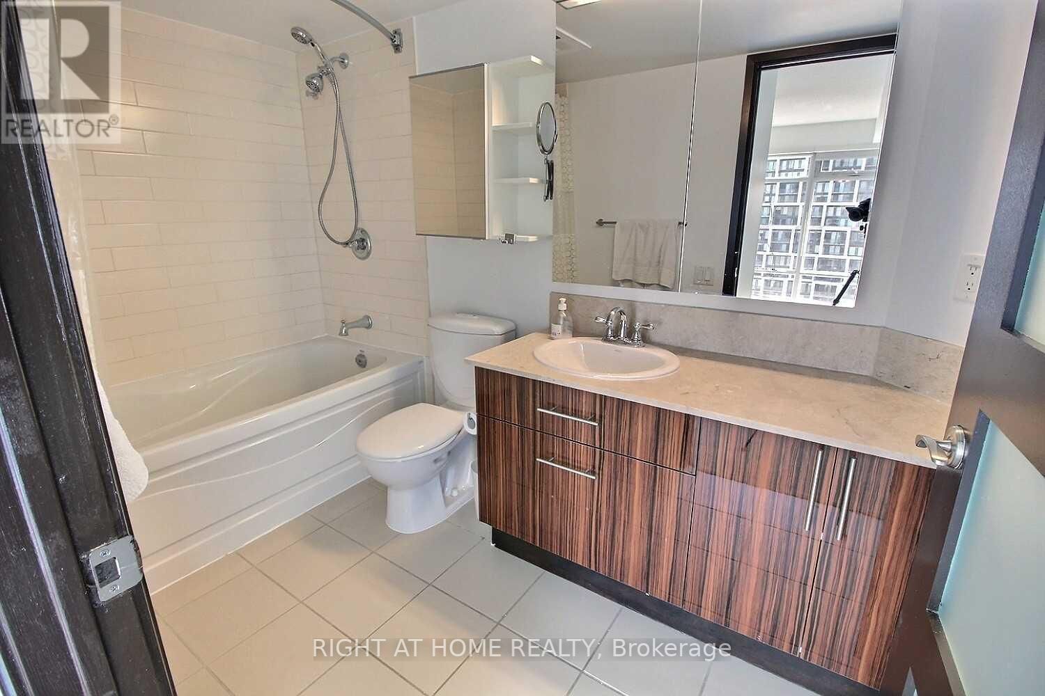 2191 Yonge St, #1802