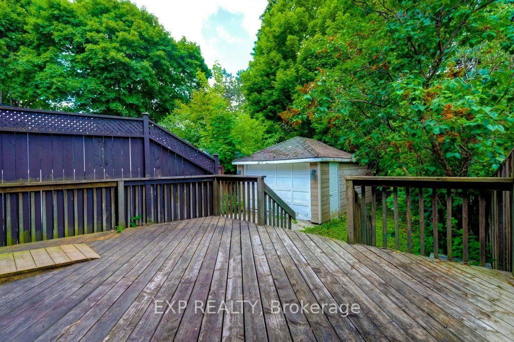 6 Thursfield Crescent