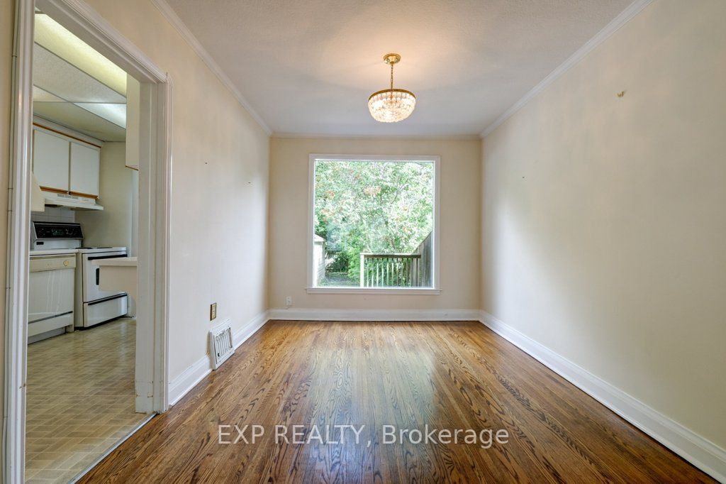 6 Thursfield Crescent