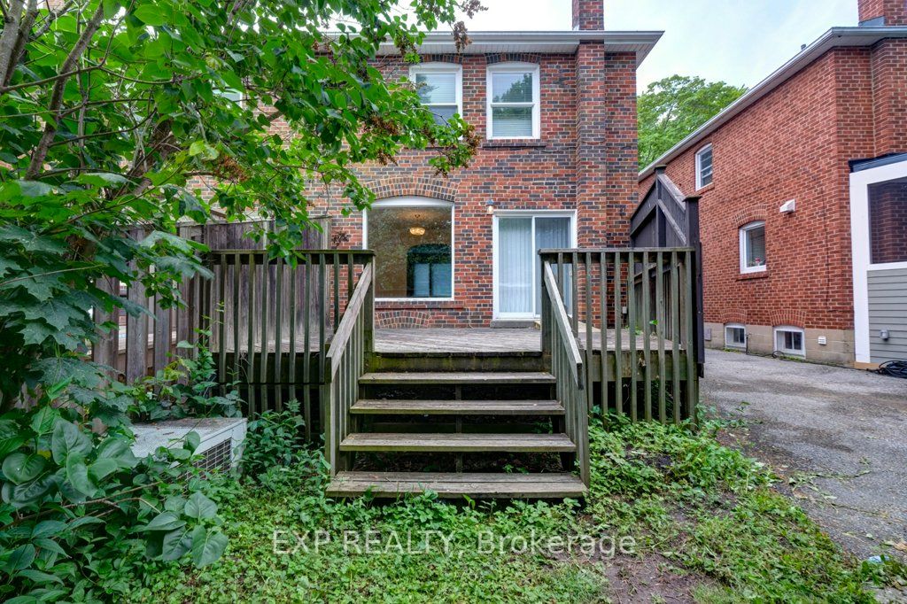 6 Thursfield Crescent