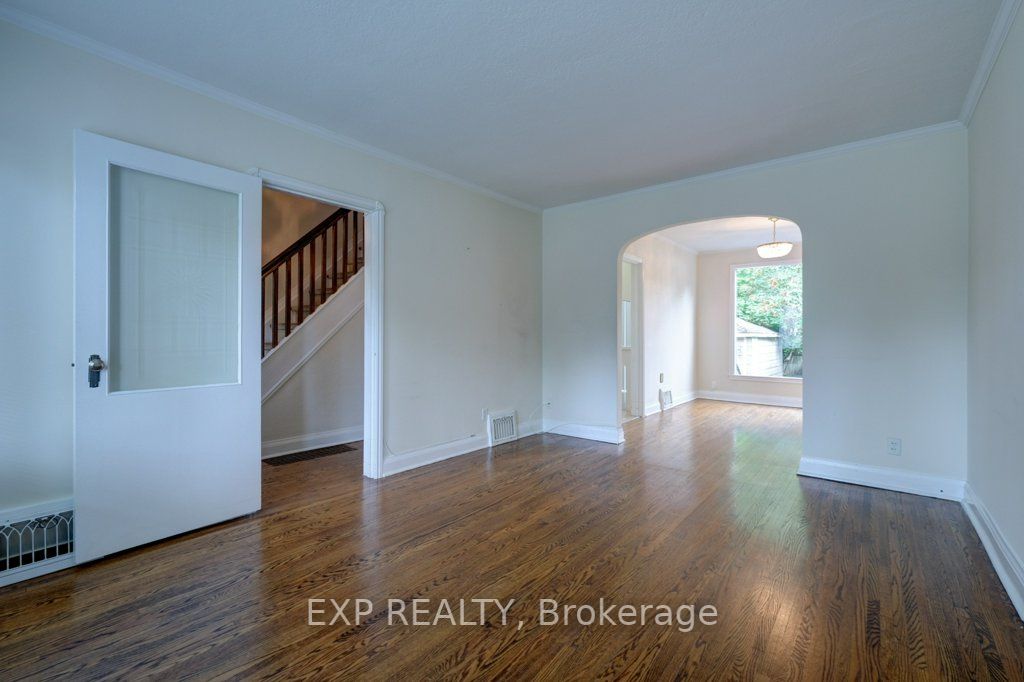 6 Thursfield Crescent