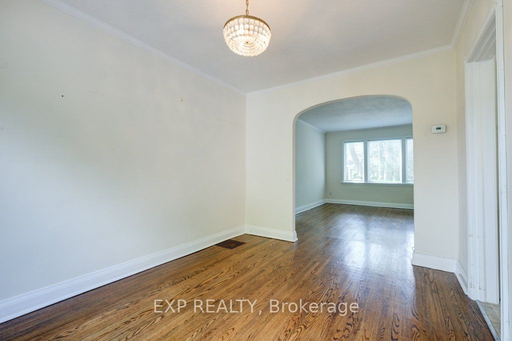 6 Thursfield Crescent