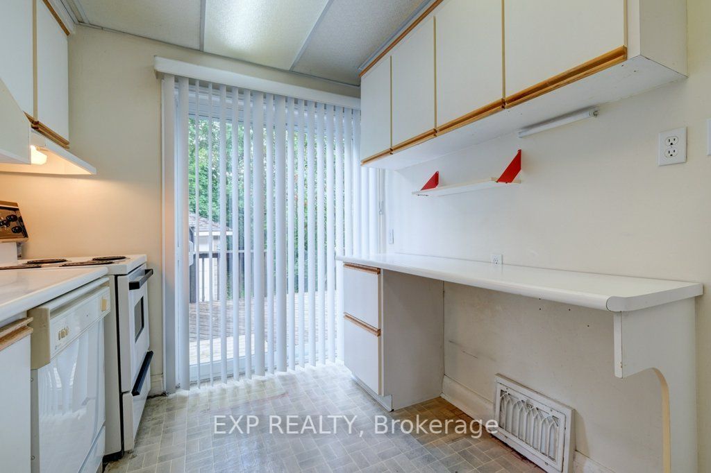 6 Thursfield Crescent