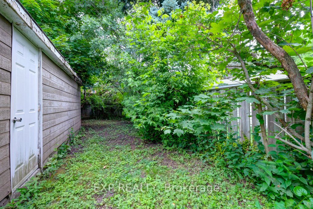 6 Thursfield Crescent
