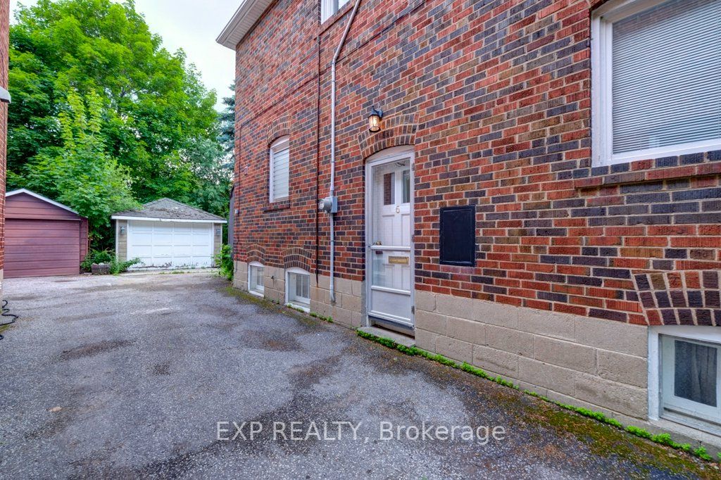 6 Thursfield Crescent