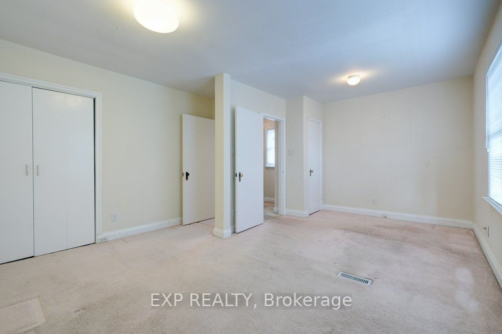 6 Thursfield Crescent