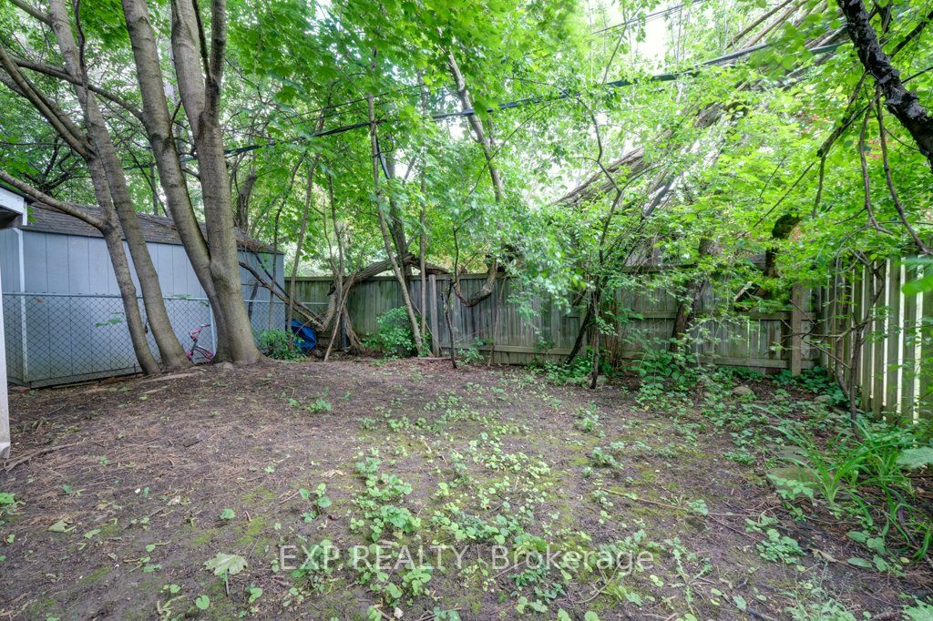 6 Thursfield Crescent