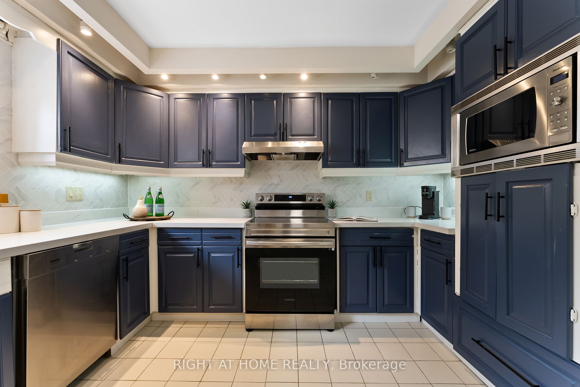 23 Christine Crescent