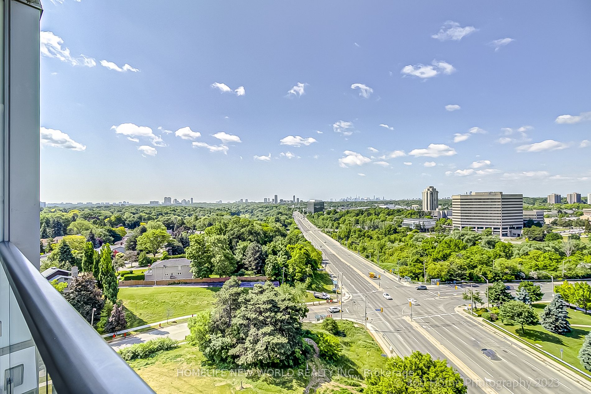 18 Graydon Hall Dr, #1103