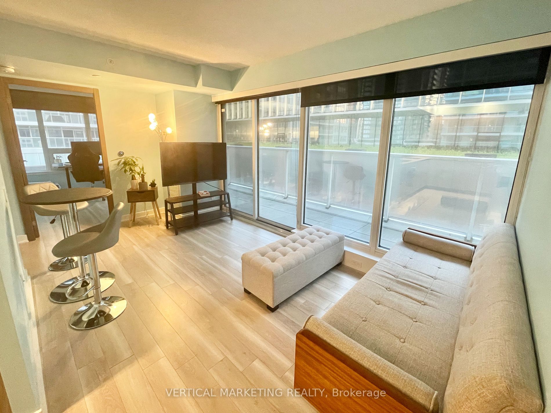 19 Bathurst Street, #611